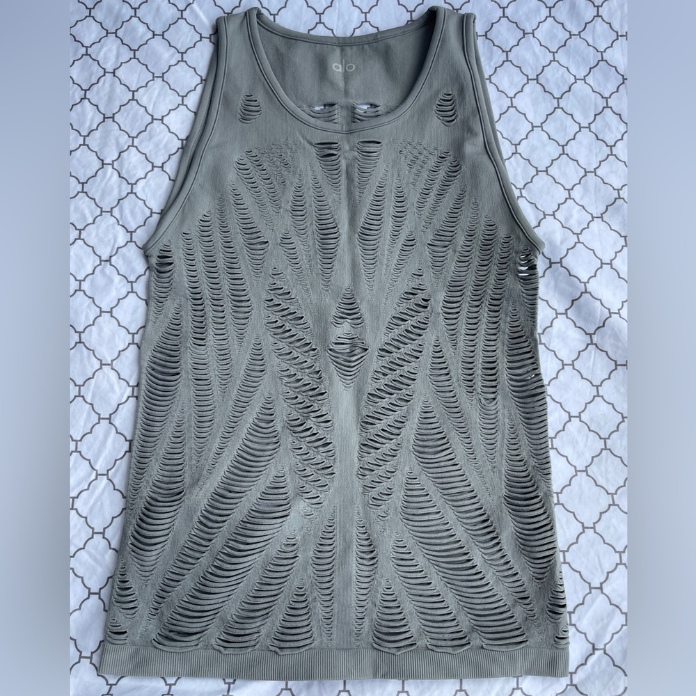 Alo Yoga Tank Top. Grey color. Size: S. Never worn